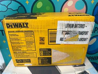 DeWalt DCF900P2 20v High Torque Impact Wrench Kit w/ 2-5Ah Batt.